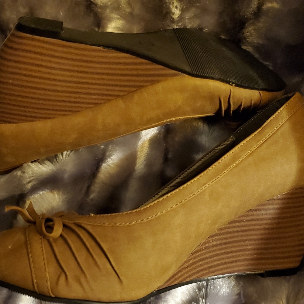 De Blossom Collection - Navarro Wedge
